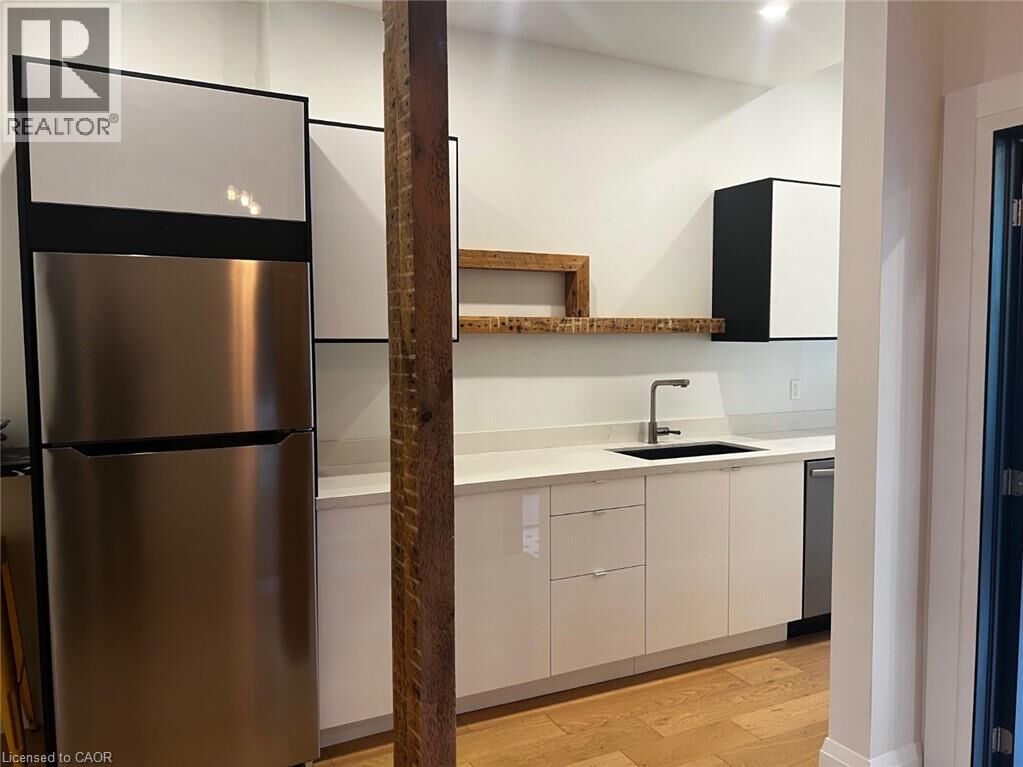 Property Photo:  158 Wellington Street South 1  ON L8N 2R4 