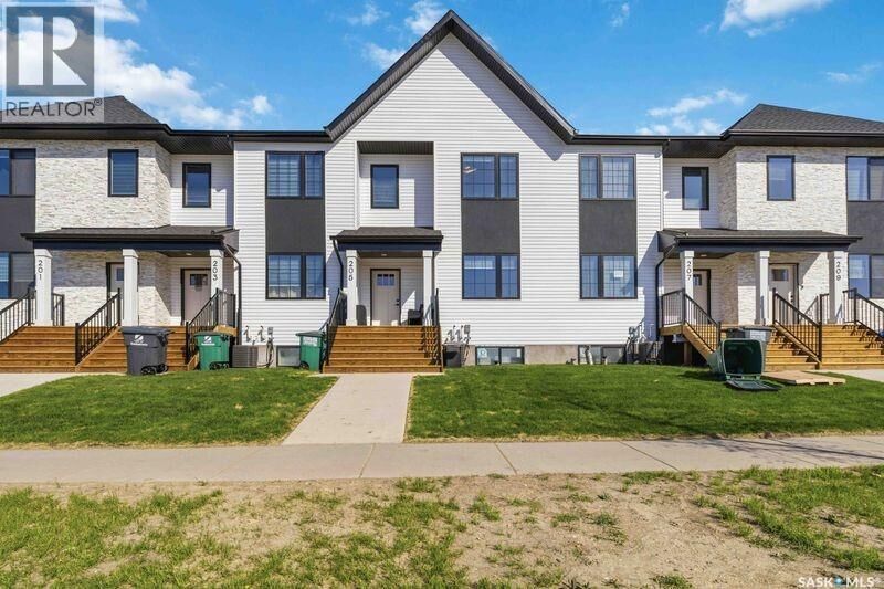 Property Photo:  205 235 Feheregyhazi Boulevard  SK S7W 1G8 