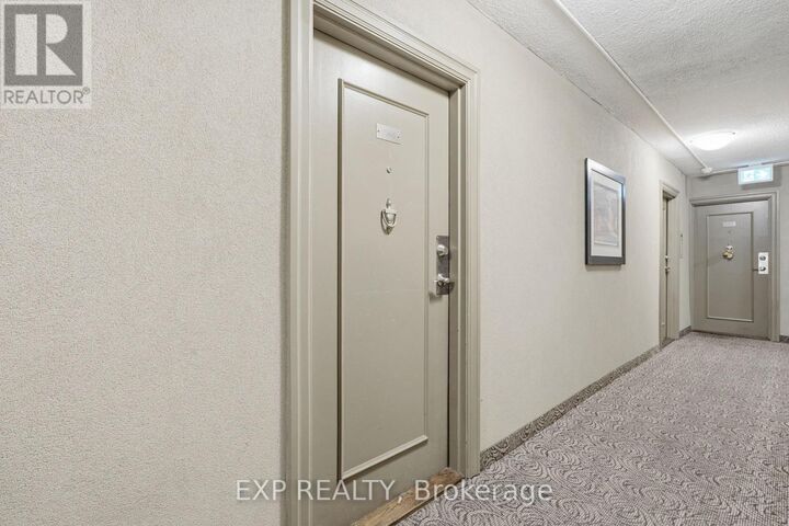 Property Photo: 975 Warwick Court 1005 ON L7T 3Z7