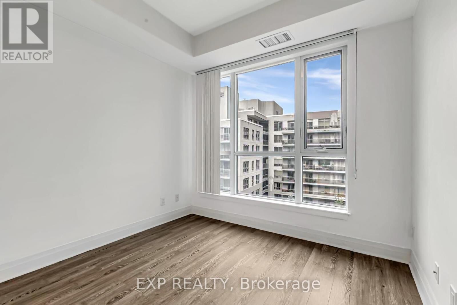 Property Photo: 17 Kenaston Gardens 401 ON M2K 1G7