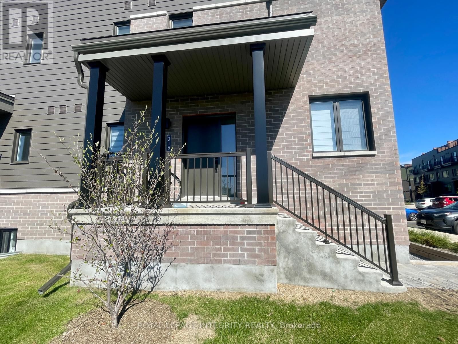 Property Photo:  316 Mishi Private  ON K1K 4Z1 