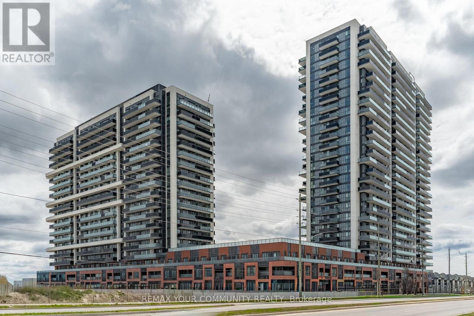 Property Photo:  2545 Simcoe Street 2302  ON L1L 0W3 