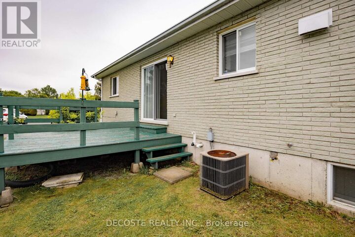 Property Photo:  51 Sandfield Avenue North  ON K0C 1A0 