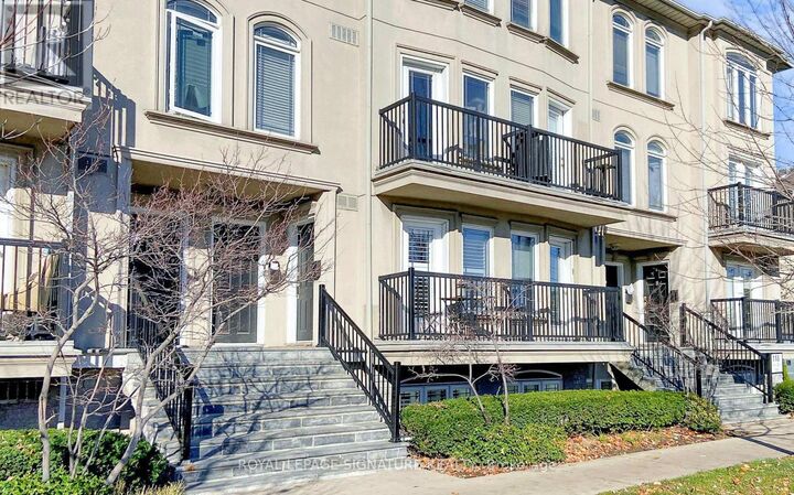 Property Photo: 118 Finch Avenue West Th5 ON M2N 7G2