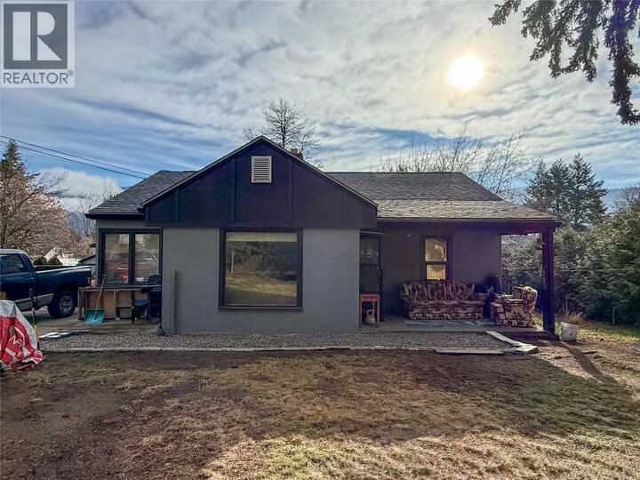Photo de la propriété:  2533 Columbia Avenue  BC V1N 2X4 
