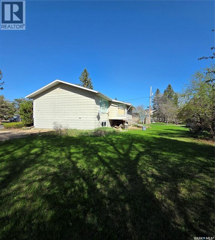Property Photo: 1308 98th Street SK S0E 1T0