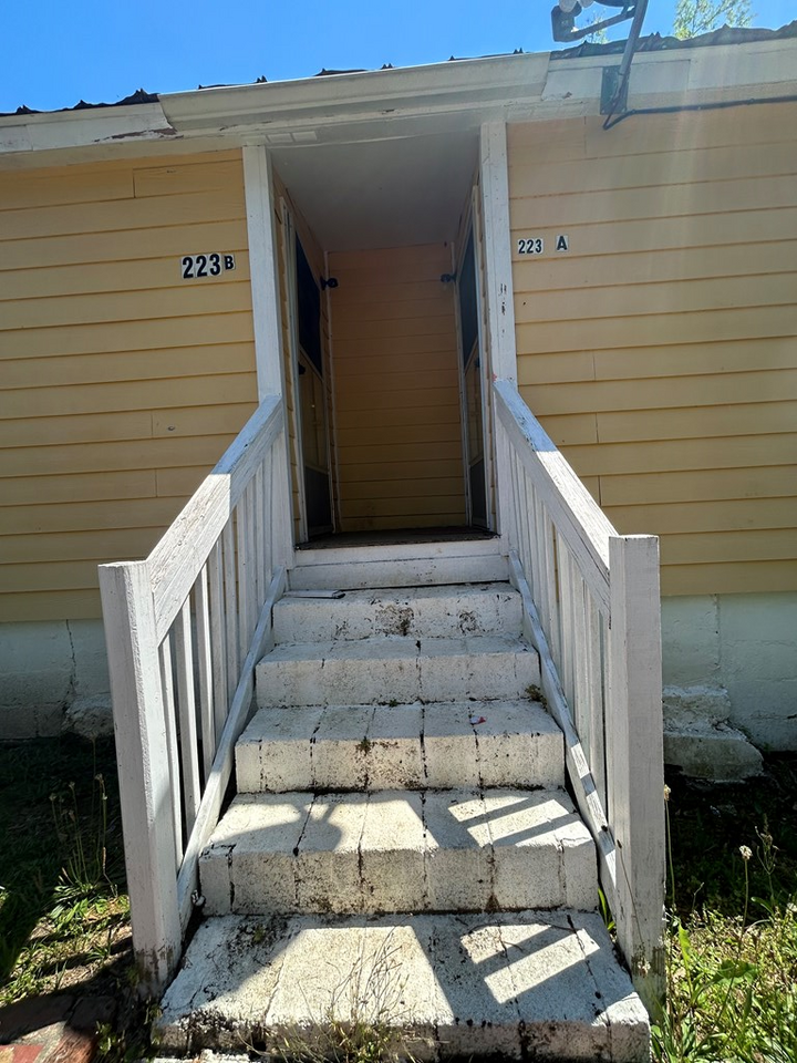 Property Photo:  223 Academy St  GA 31709 