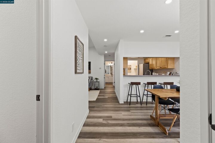 Property Photo:  760 Canyon Oaks Dr H  CA 94605 