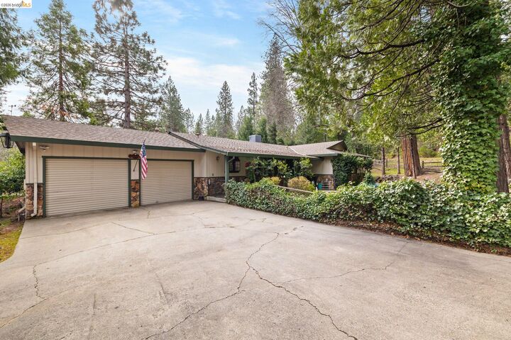 Property Photo: 22698 Robin Hood Dr CA 95383