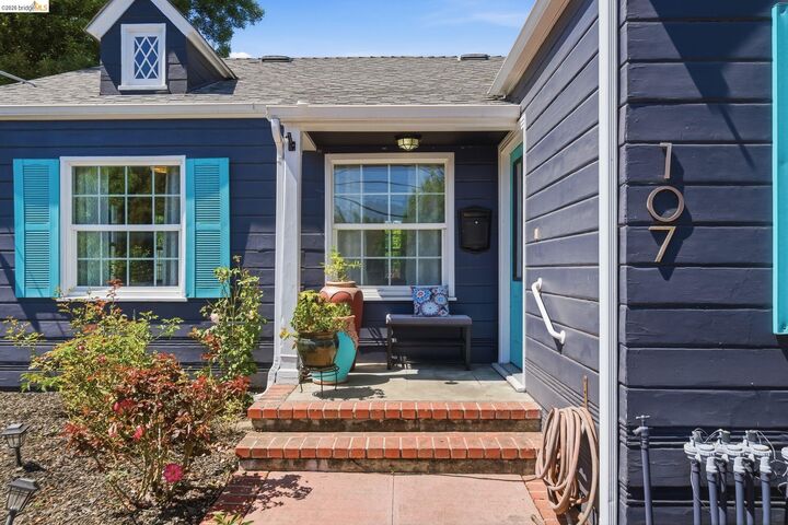 Property Photo:  107 Covington St  CA 94605 