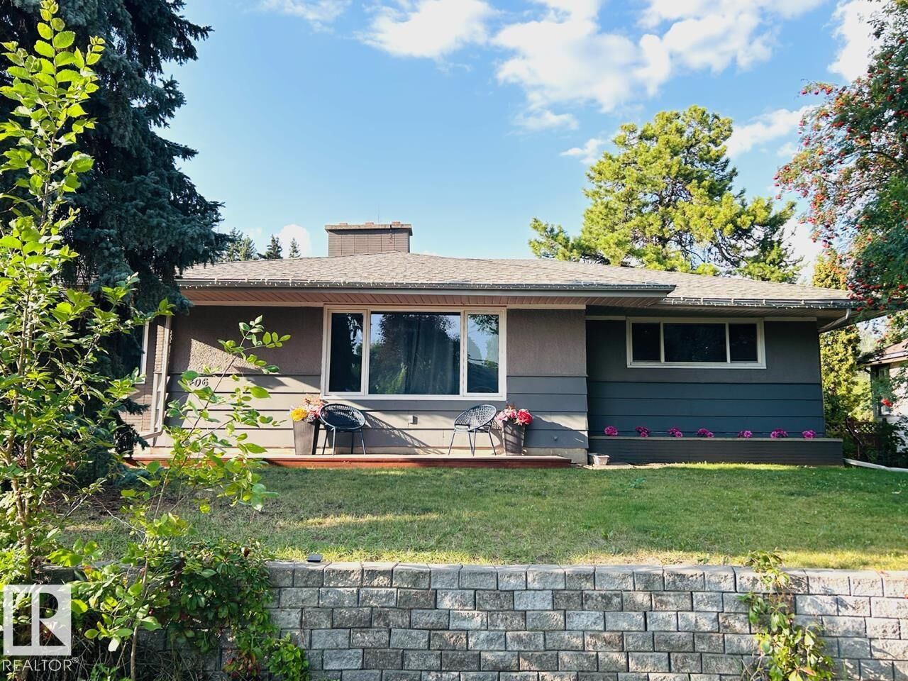 Property Photo:  5406 46 Avenue  AB T9A 0H7 