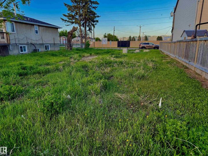 Property Photo:  11640 80 Street NW  AB T5B 2N2 