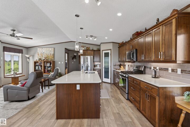 Property Photo: 60413 RR 470 AB T9N 2H7