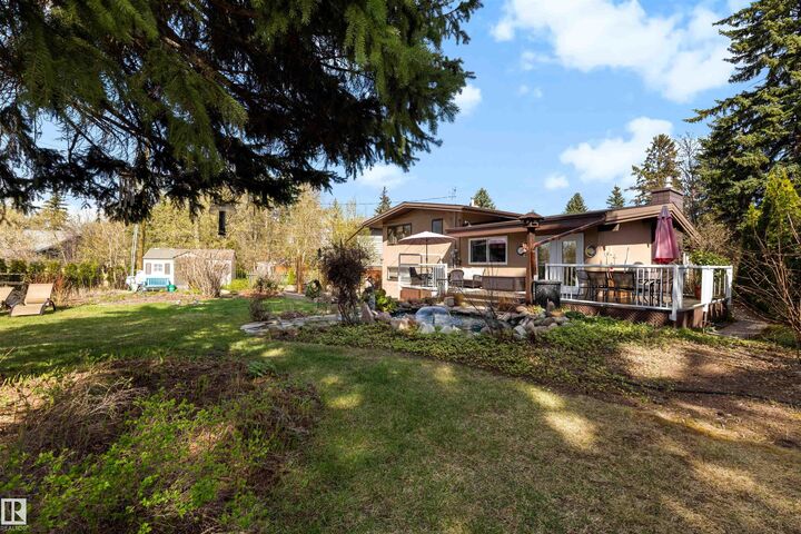 Property Photo: 8 Garland Place AB T8N 1A7