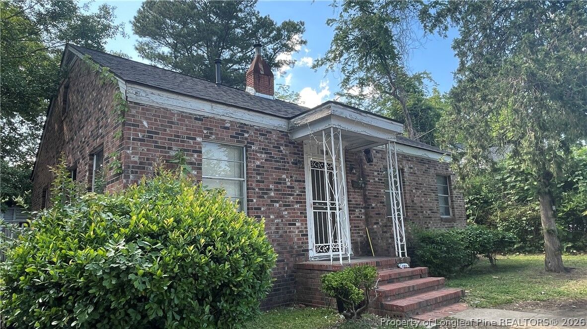 Property Photo: 1203 Hillsboro Street NC 28301