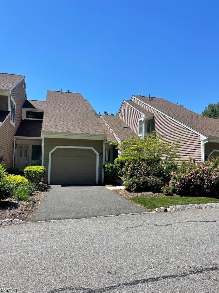 Property Photo:  7 Dorset Ln  NJ 07921 