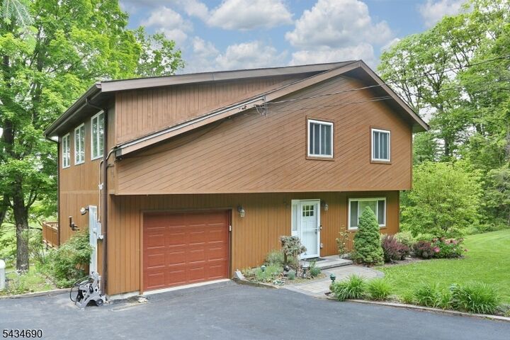 Property Photo:  64 Larchmont Dr  NJ 07421 