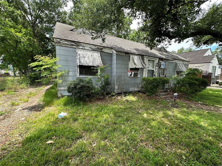Property Photo:  2015 Des Jardines Street  TX 77023 
