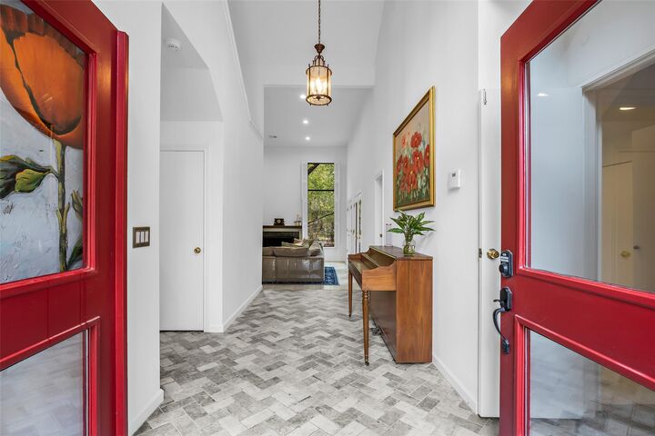 Property Photo: 208 Sugarberry Circle TX 77024