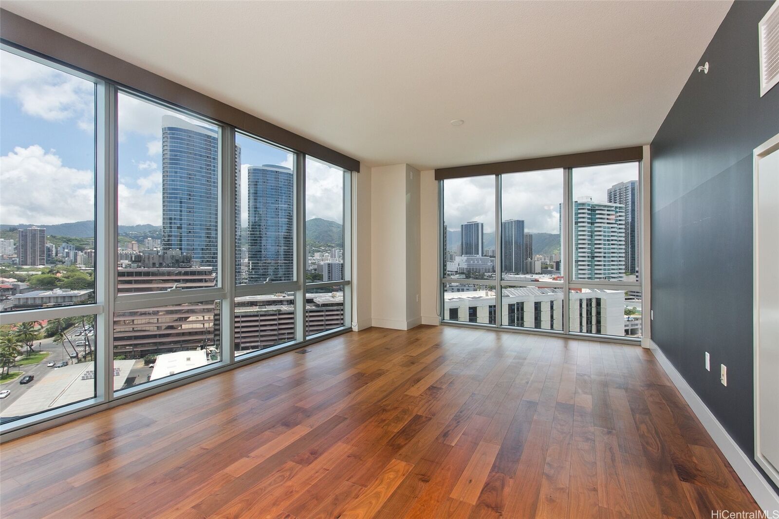 Property Photo:  1189 Waimanu Street 1506  HI 96814 