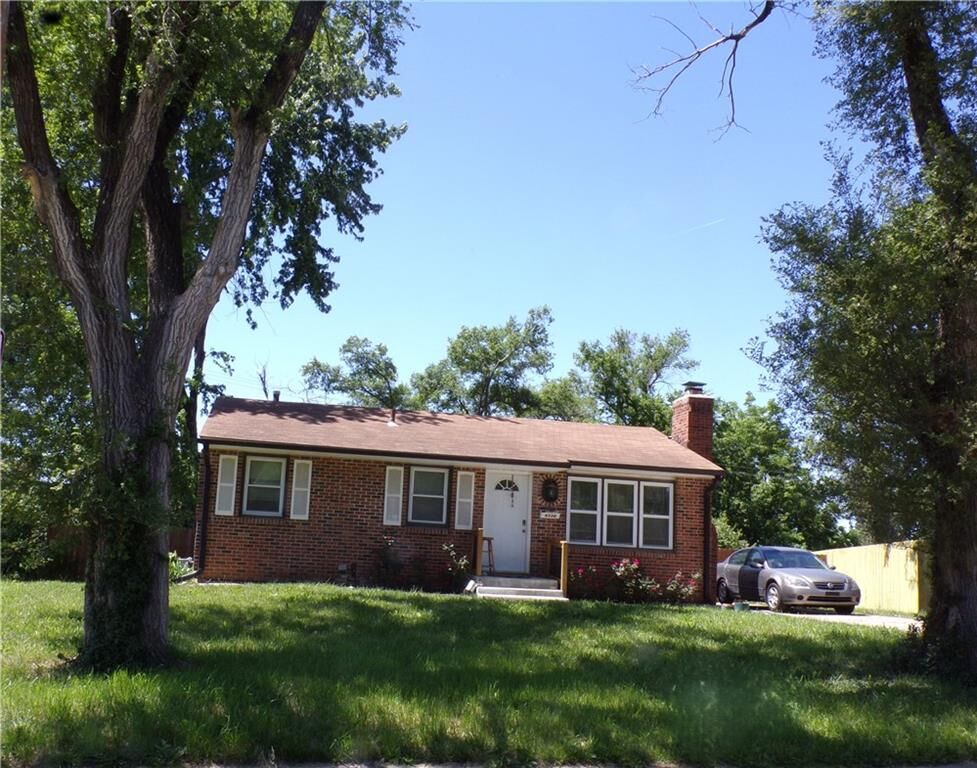 Property Photo:  4330 Laurel Avenue  MO 64133 
