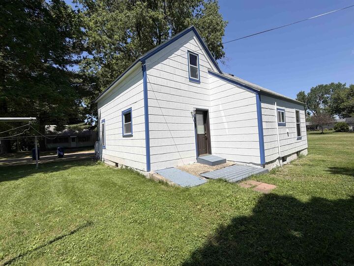 Property Photo:  930 Pearl Street  IA 50650 
