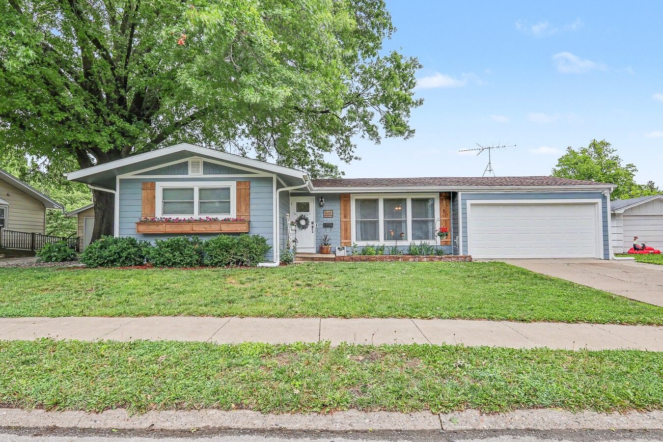 Property Photo:  606 Madison Street  IA 50219 