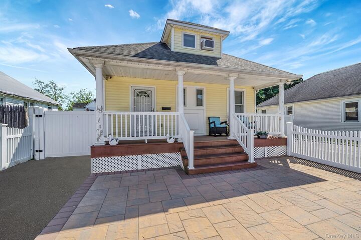Property Photo:  119 N 1st Avenue  NY 11706 
