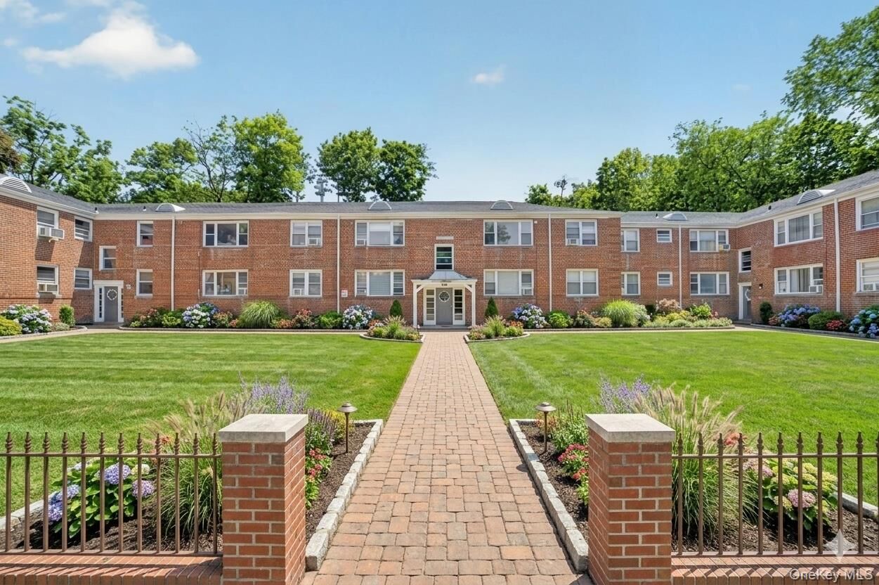 Property Photo:  205 W Post Road E-1-O  NY 10606 