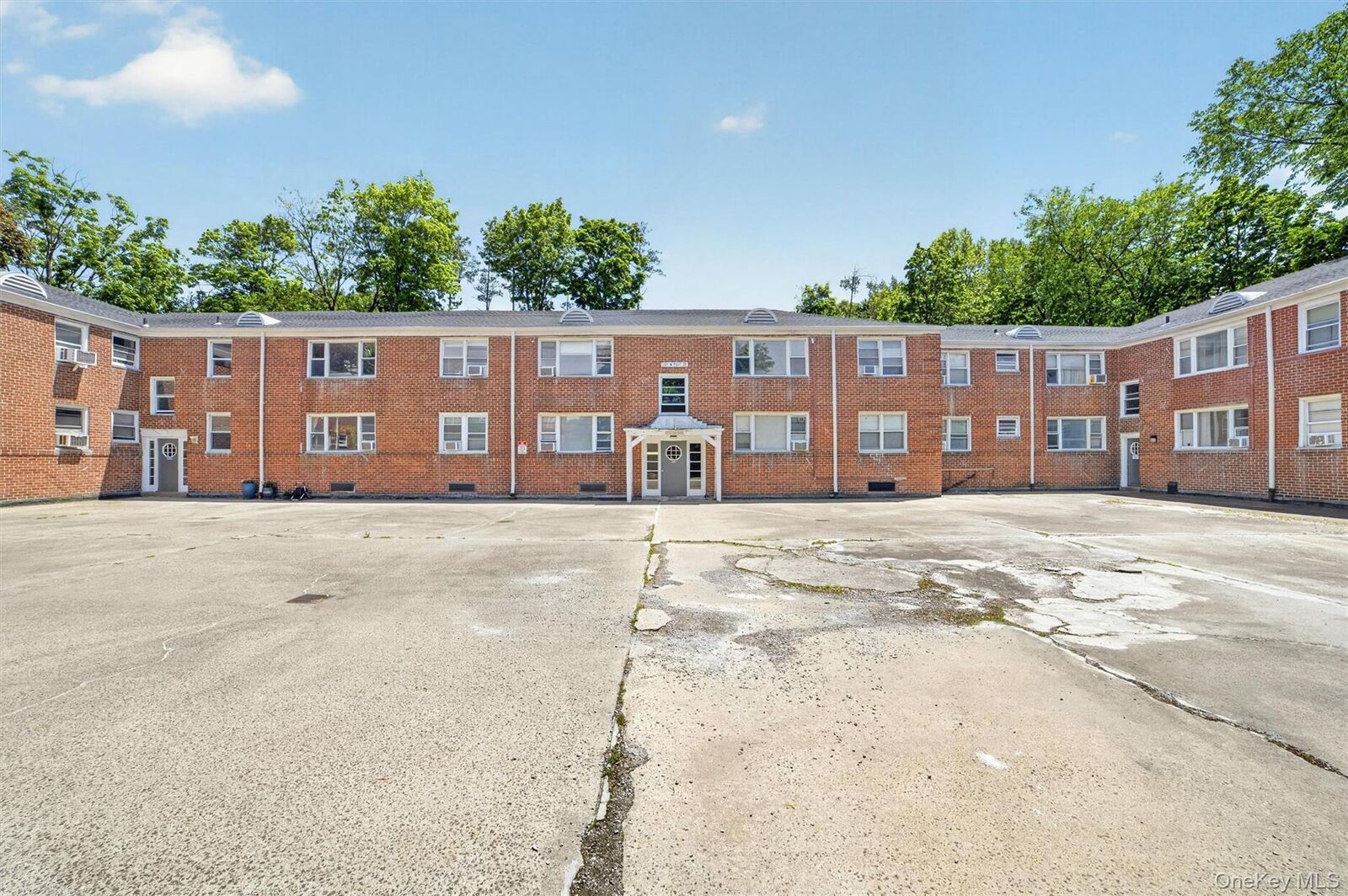 Property Photo:  205 W Post Road E-1-O  NY 10606 