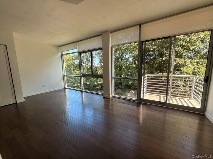 Property Photo:  250 S Central Park Avenue 5I  NY 10530 