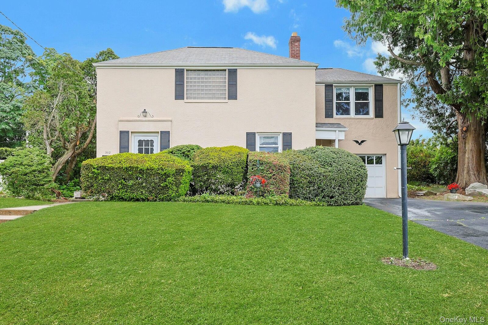 Property Photo:  352 Fort Washington Avenue  NY 10532 