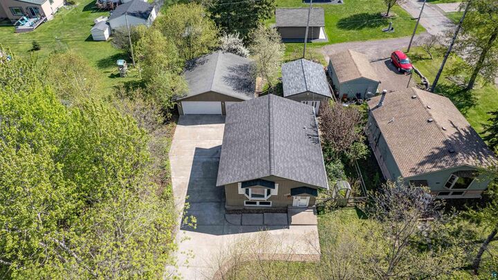 Property Photo: 5306 Ivanhoe St MN 55804
