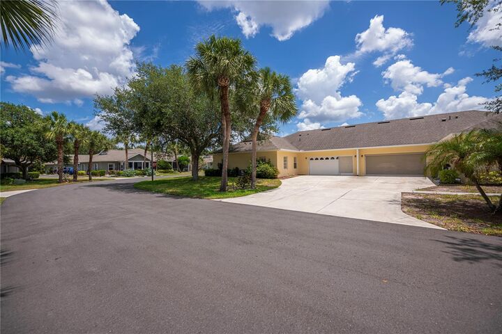 Property Photo: 1264 Red Oak Lane FL 33948