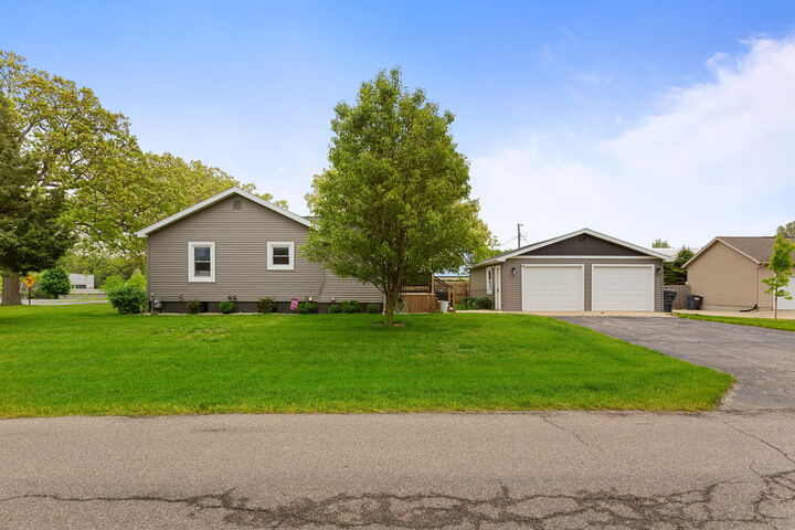 Property Photo: 2366 W Glenlord Road MI 49127