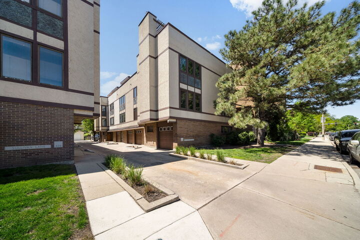 Property Photo:  425 S Oak Park Avenue C  IL 60302 
