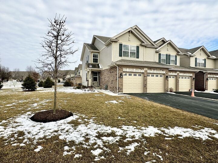 Property Photo:  2048 Canyon Creek Court  IL 60503 