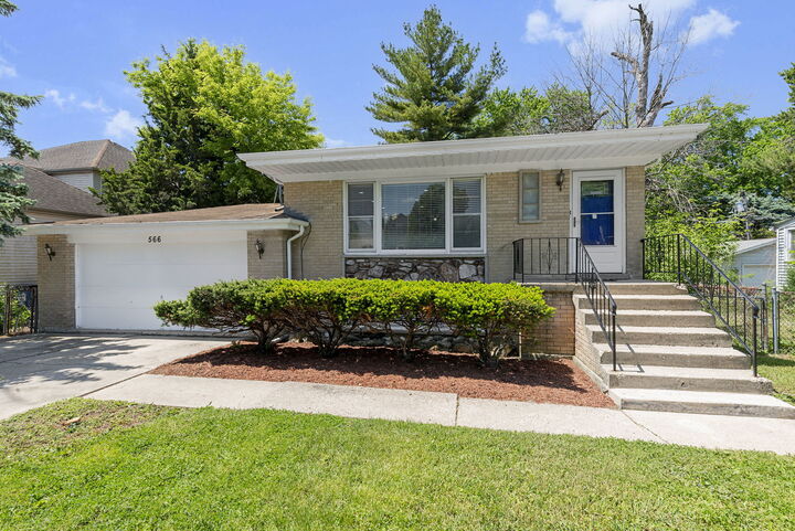Property Photo:  566 N Howard Avenue  IL 60126 