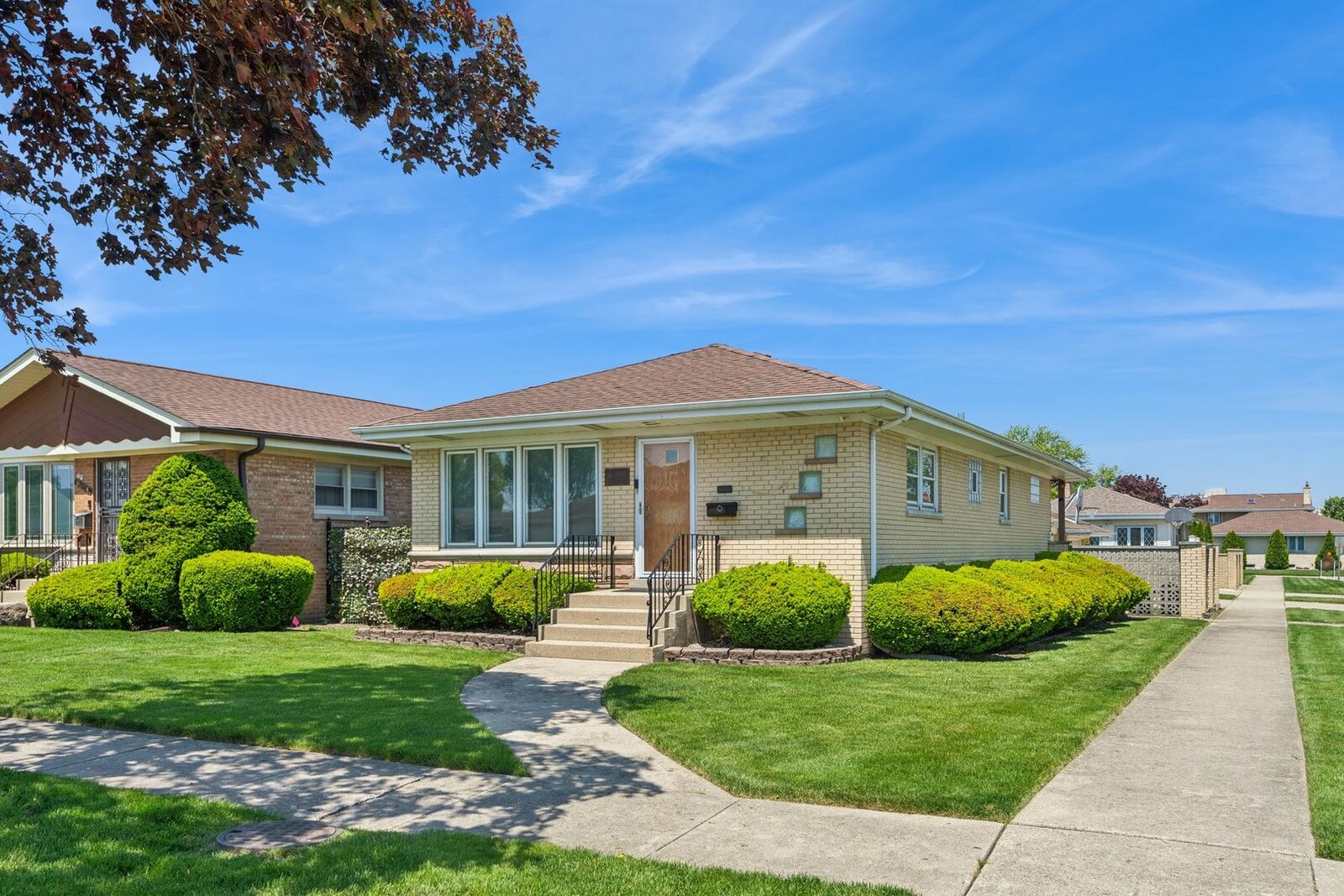 Property Photo:  8600 W Ainslie Street  IL 60706 