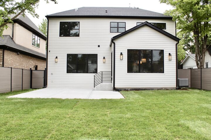 Property Photo:  120 N Walnut Street  IL 60126 