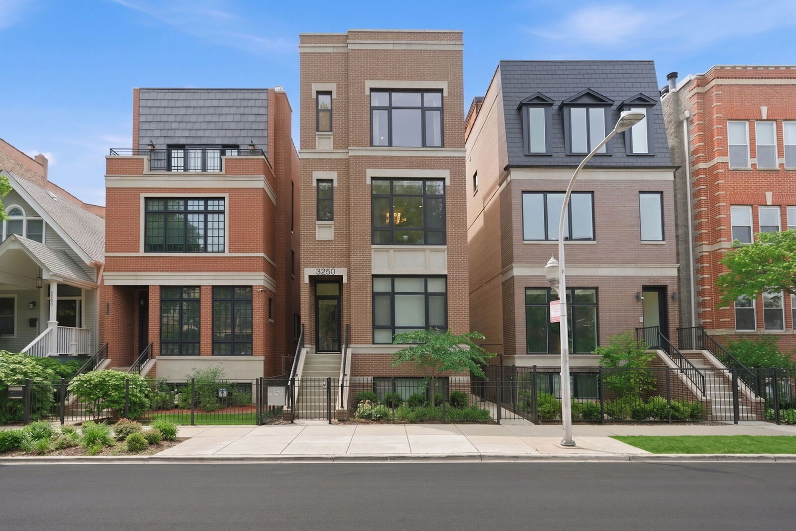Property Photo:  3250 N Racine Avenue 2  IL 60657 