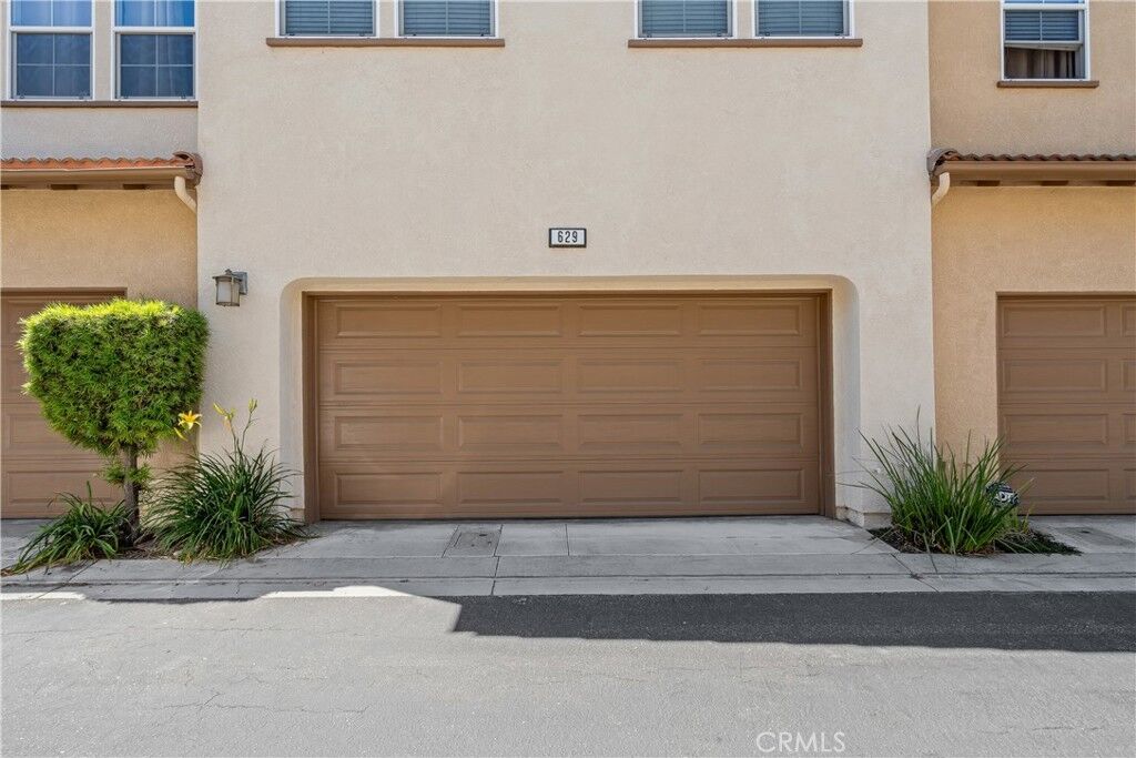 Property Photo:  629 Forest Park  CA 93036 