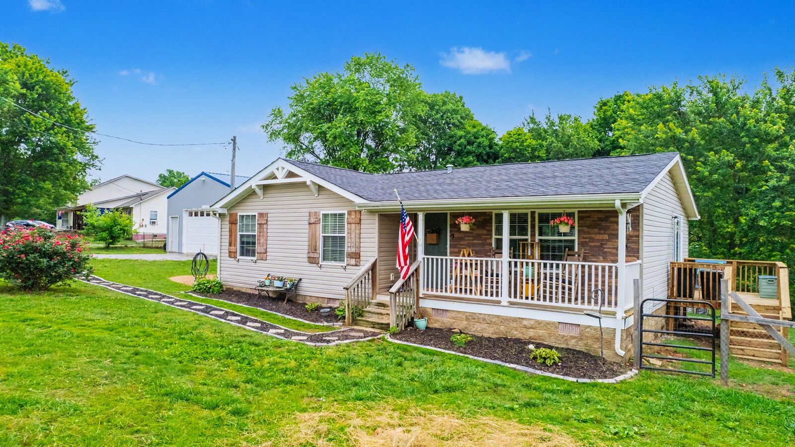 Property Photo:  133 Cleveland Rd  TN 37183 