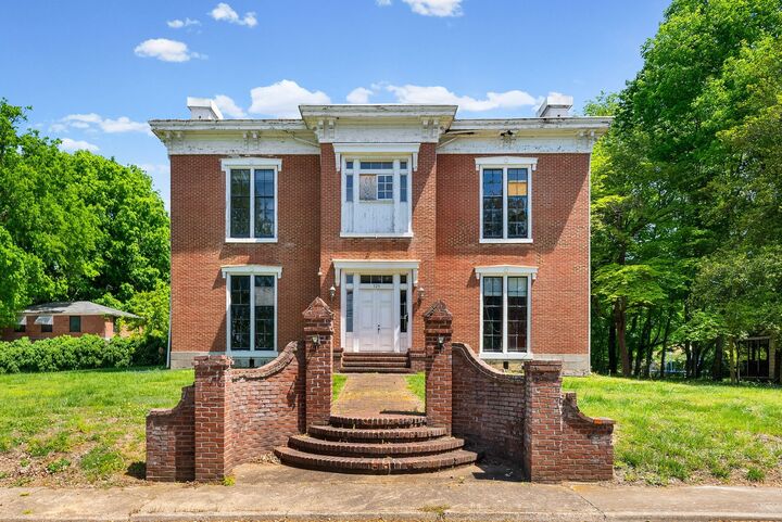 Property Photo: 529 York St TN 37040
