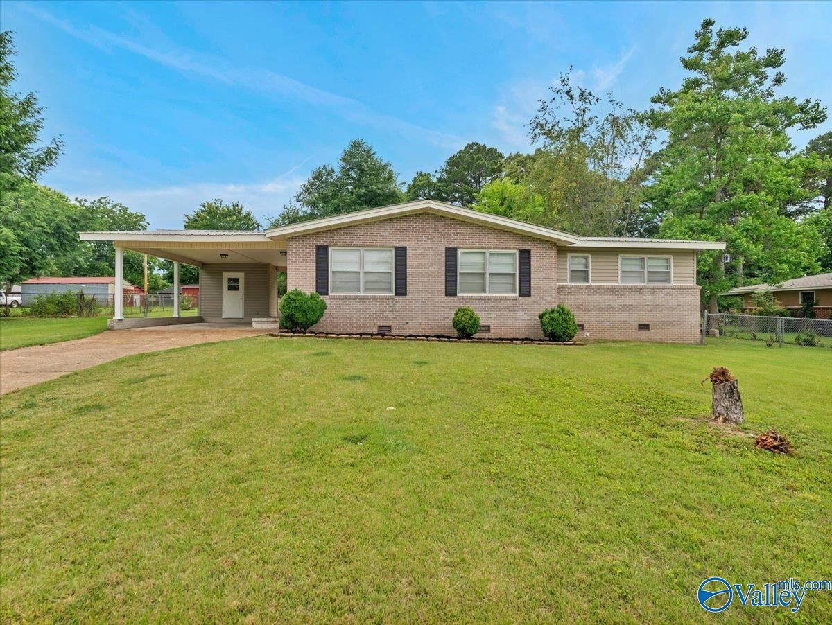 Property Photo:  1615 7th Avenue SW  AL 35601 