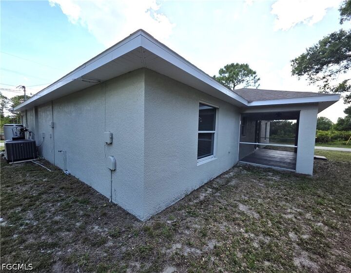 Property Photo:  841 Calumet Street E  FL 33974 