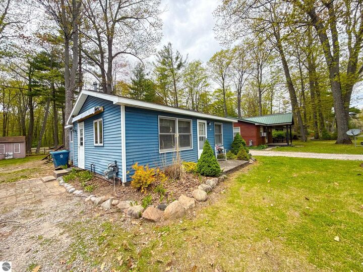 Property Photo: 107 Glen Court Boulevard MI 48629