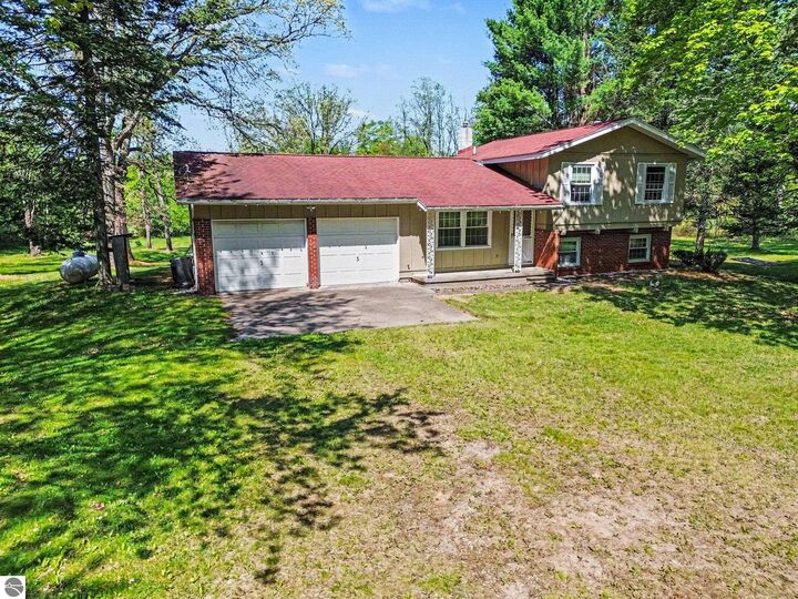 Property Photo:  1860 S Jackson Avenue  MI 48625 