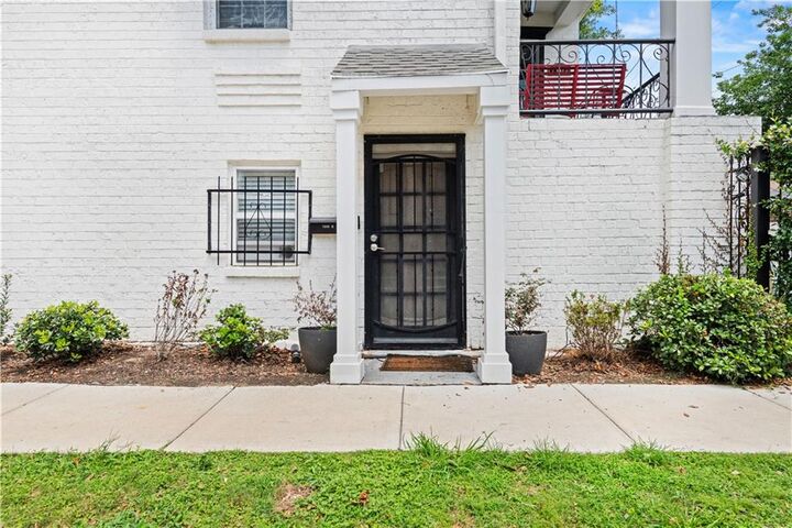 Property Photo:  7600 Burthe Street B  LA 70118 