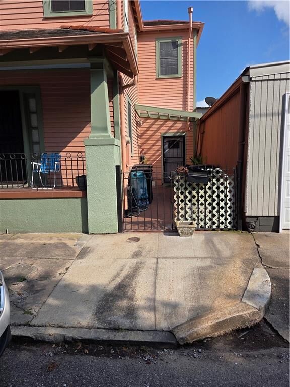 Property Photo: 2034 Chestnut Street LA 70130